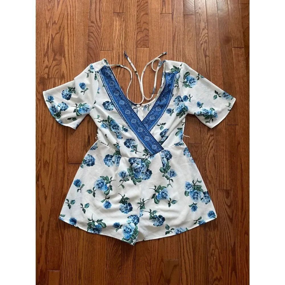 Altar’d State Blue Floral Print Wrap Front Romper Women’s Sz Large NWT